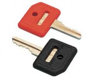 Schlüssel in Rot und Schwarz für Not-Aus-Schlüsselschalter